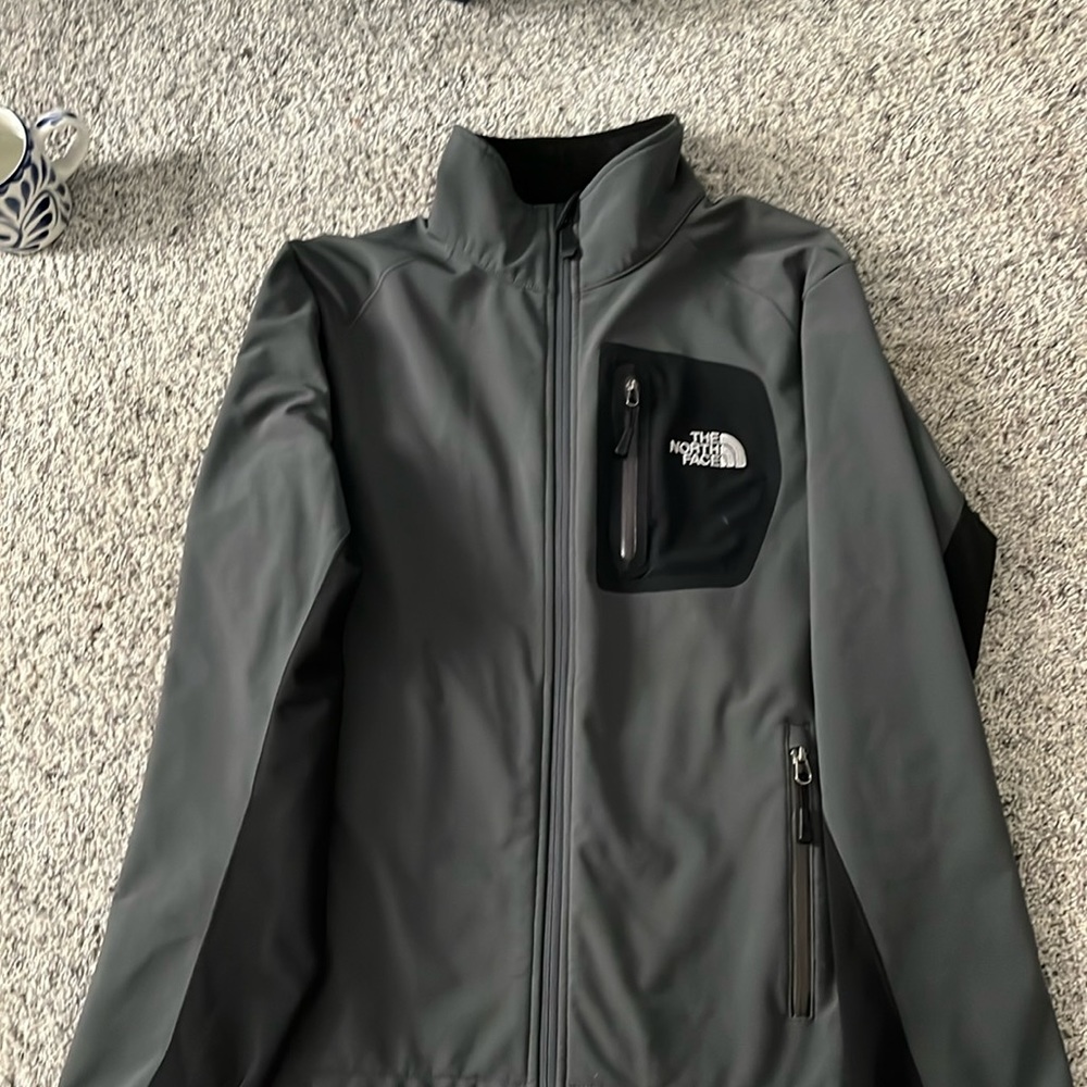 Men’s size medium North Face light weight jacket